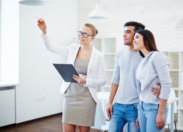 Агент заверяет продавца, что у него есть собственная уникальная база потенциальных покупателей.  Чтобы оправдать ваши ожидания, он м...